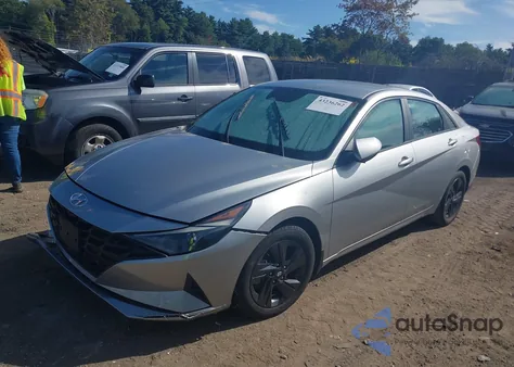 2022 Hyundai Elantra Sel z USA, uszkodzony, nr VIN 5NPLM4AG1NH076597